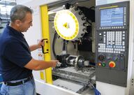 1. The greater the success in collecting dust directly at the machine tool, the higher the overall separation efficiency. Here you can see a high-speed cutting machine prior to optimizing the capture.
