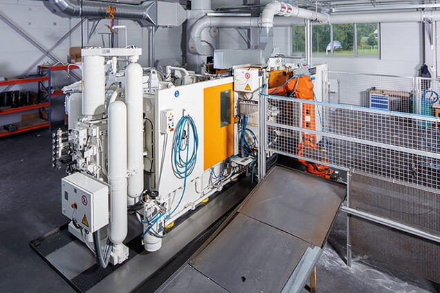 Die Druckgussmaschinen der HAAS Metallguss GmbH erzeugen klebrige Trennmitteldämpfe. Anfang 2019 entschied sich die Haas-Geschäftsführung für eine neue Absaugung: Der moderne Elektroabscheider eLine von Keller Lufttechnik ersetzte den alten Nassabscheider.