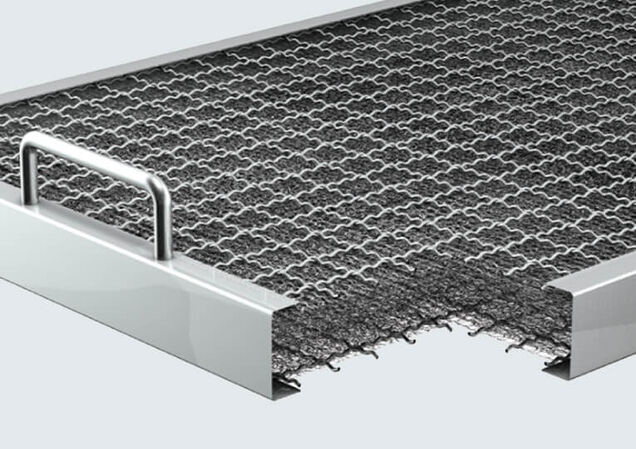 ENA-demisters are filter cassettes consisting of stainless steel metal mesh arranged in two stages. These filters perform best in the separation of gaseous coolant particles. They are primarily suitable for metalworking processes such as drilling, turning, milling, honing, grinding, rolling, deep drawing and pressing.