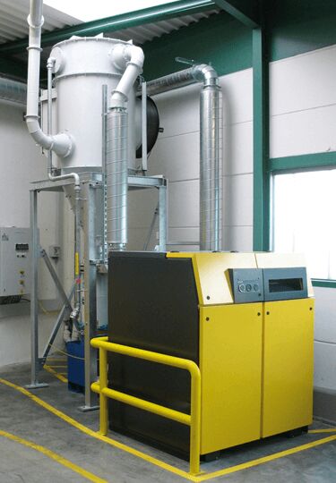 Für die manuelle Staubabsaugung zur Oberflächenreinigung ist es sinnvoll ein zentrales, hochwirksames System zur Staubabsaugung einzusetzen. Keller Lufttechnik bietet dazu geeignete Vakuumsauganlagen.
